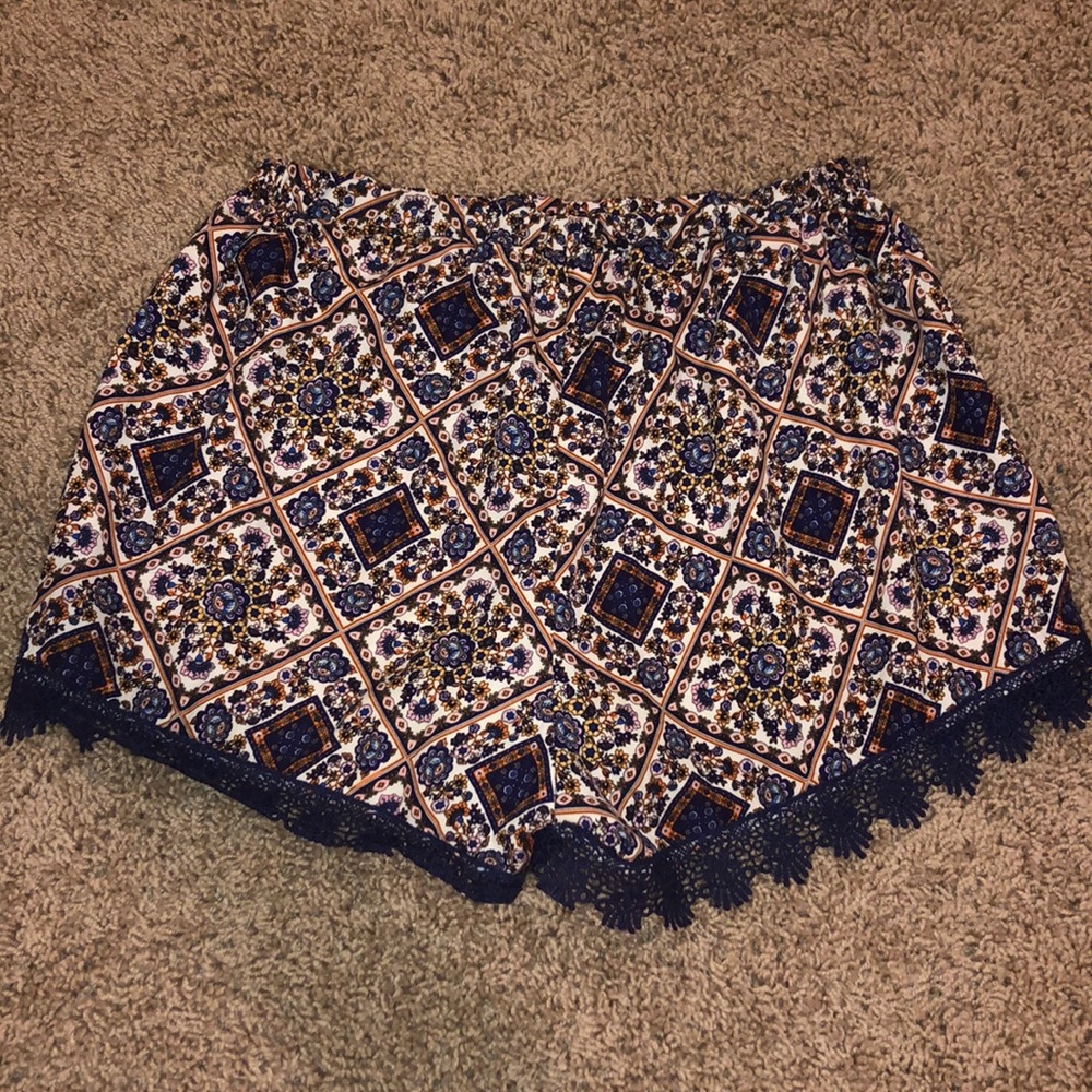 Pattern shorts - Picture 2 of 2